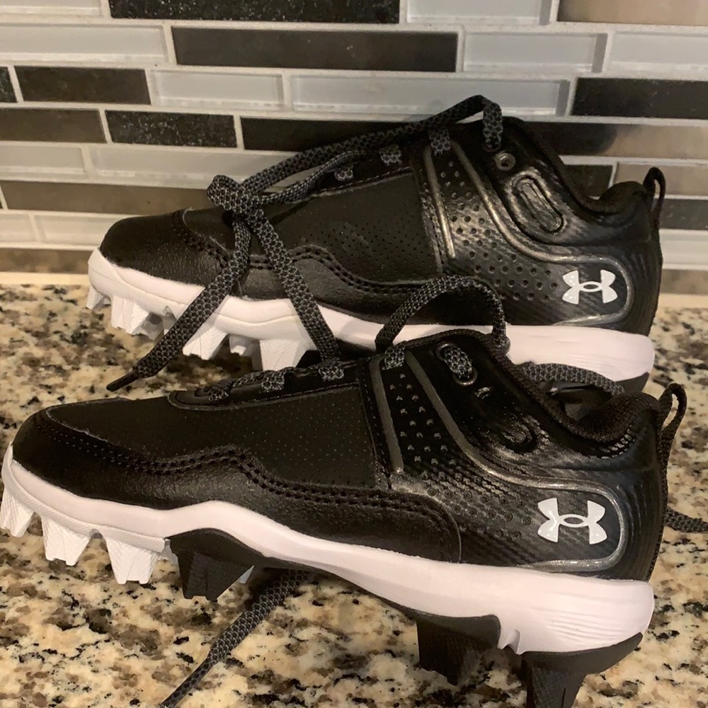Brand new under armour cleats girls size 11K black